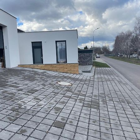R E L L A X Studia Chvalovice Hate Na Greenway Praha-Wien Esterno foto